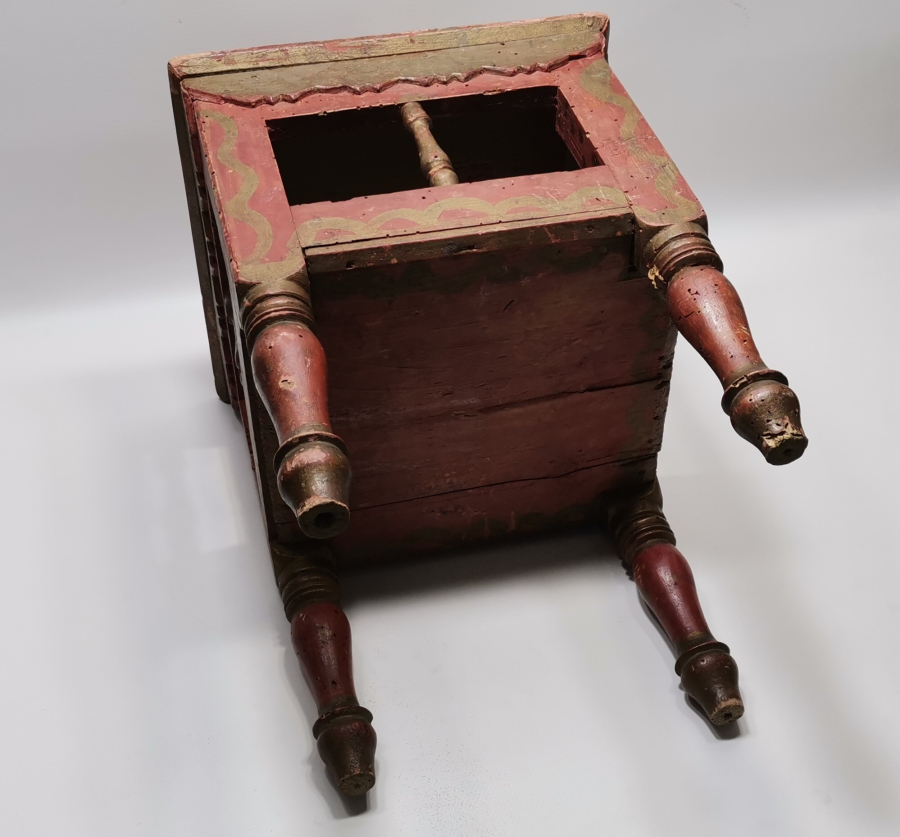 OSMANLI DÖNEMİ KÖK BOYALI EDİRNEKARİ KAHVECİ MASASI