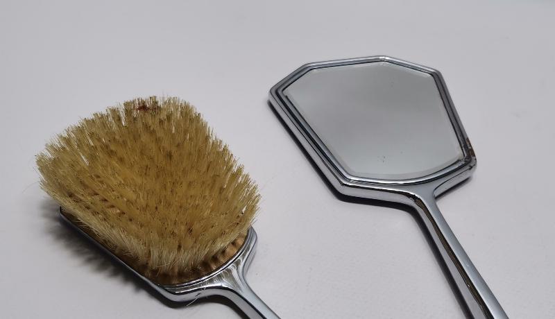 OSMANLI DÖNEMİ LEVANTEN İŞİ MİNELİ ELBİSE FIRÇASI VE EL AYNASI TAKIMI