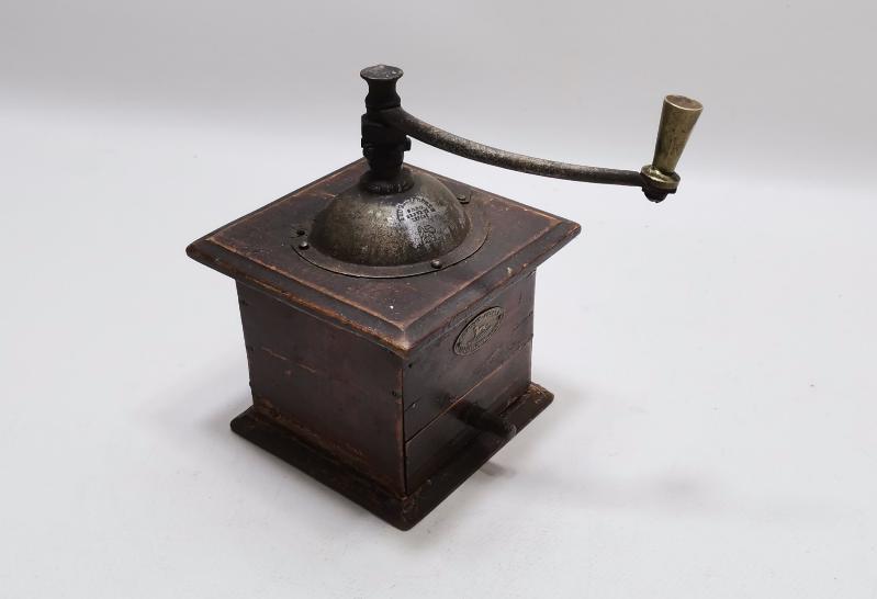 1870'LERDEN PEUGEOT KAHVE DEĞİRMENİ 