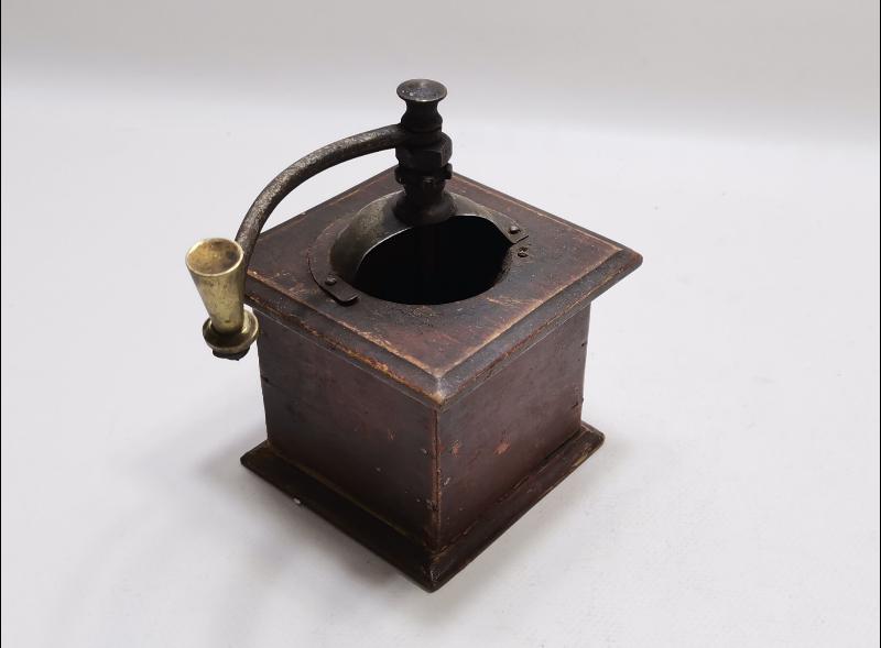 1870'LERDEN PEUGEOT KAHVE DEĞİRMENİ 