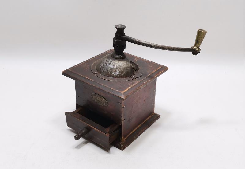 1870'LERDEN PEUGEOT KAHVE DEĞİRMENİ 