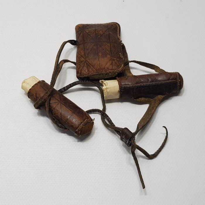 OSMANLI DÖNEMİ İÇİ EL YAZMA DUALAR BULUNAN NADİR FORMDA DERVİŞ PAZUBENDİ