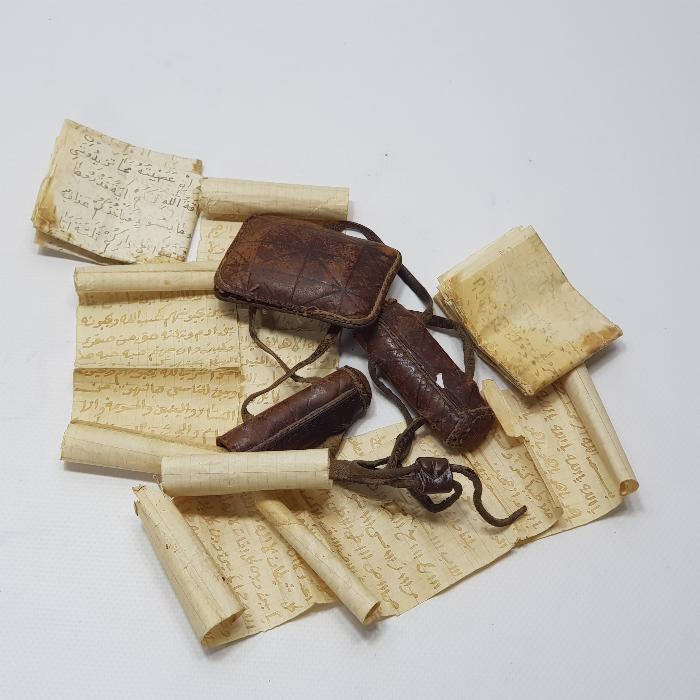 OSMANLI DÖNEMİ İÇİ EL YAZMA DUALAR BULUNAN NADİR FORMDA DERVİŞ PAZUBENDİ