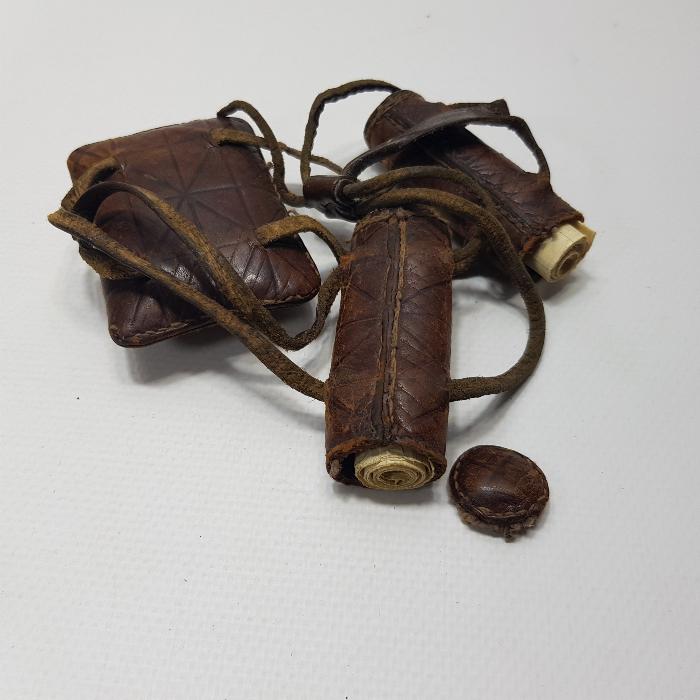 OSMANLI DÖNEMİ İÇİ EL YAZMA DUALAR BULUNAN NADİR FORMDA DERVİŞ PAZUBENDİ