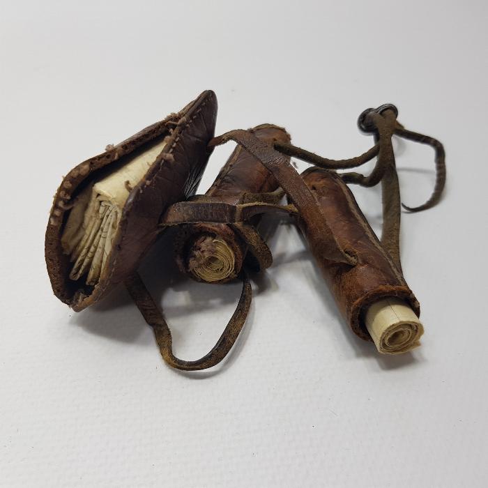 OSMANLI DÖNEMİ İÇİ EL YAZMA DUALAR BULUNAN NADİR FORMDA DERVİŞ PAZUBENDİ