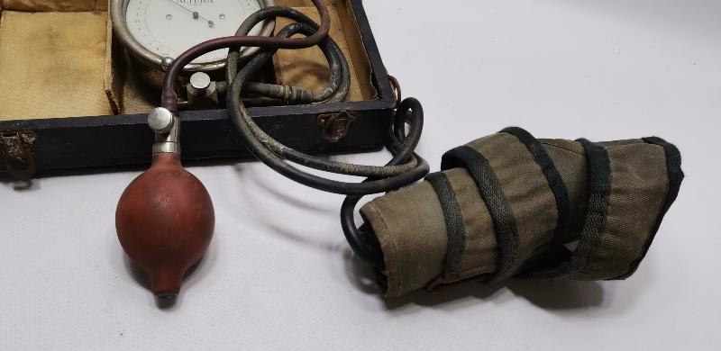 OSMANLI TIP TARİHİ: I.M.FARHI ISTANBUL YAZILI KUTUSU İÇİNDE TANSİYON ALETİ