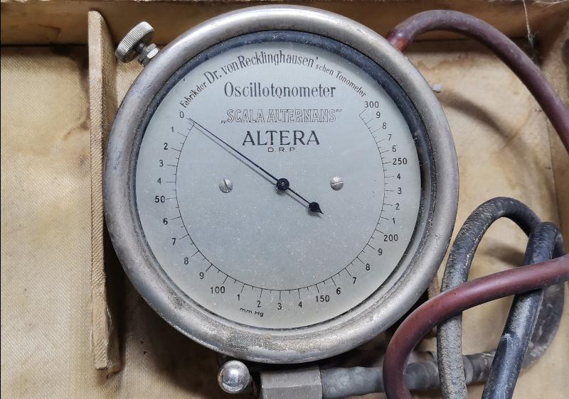 OSMANLI TIP TARİHİ: I.M.FARHI ISTANBUL YAZILI KUTUSU İÇİNDE TANSİYON ALETİ