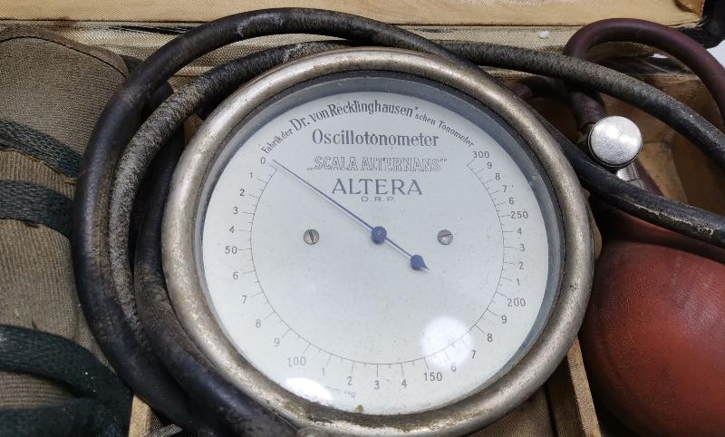 OSMANLI TIP TARİHİ: I.M.FARHI ISTANBUL YAZILI KUTUSU İÇİNDE TANSİYON ALETİ