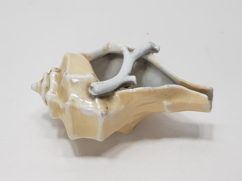 ANTİKA SALYANGOZ FORMLU PORSELEN KÜL TABLASI 