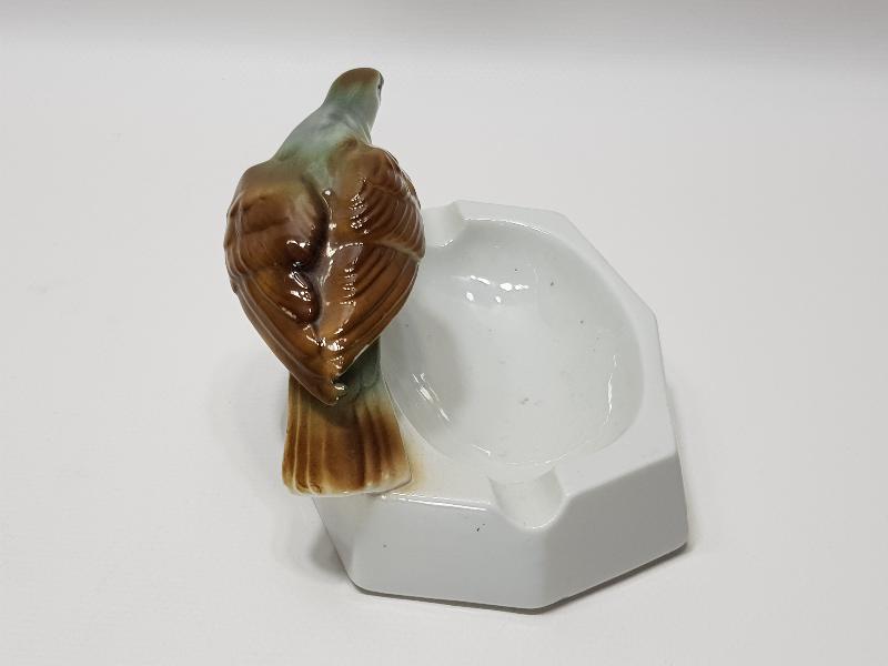 CARL SCHEİDİG KUŞ APLİKLİ PORSELEN KÜL TABLASI