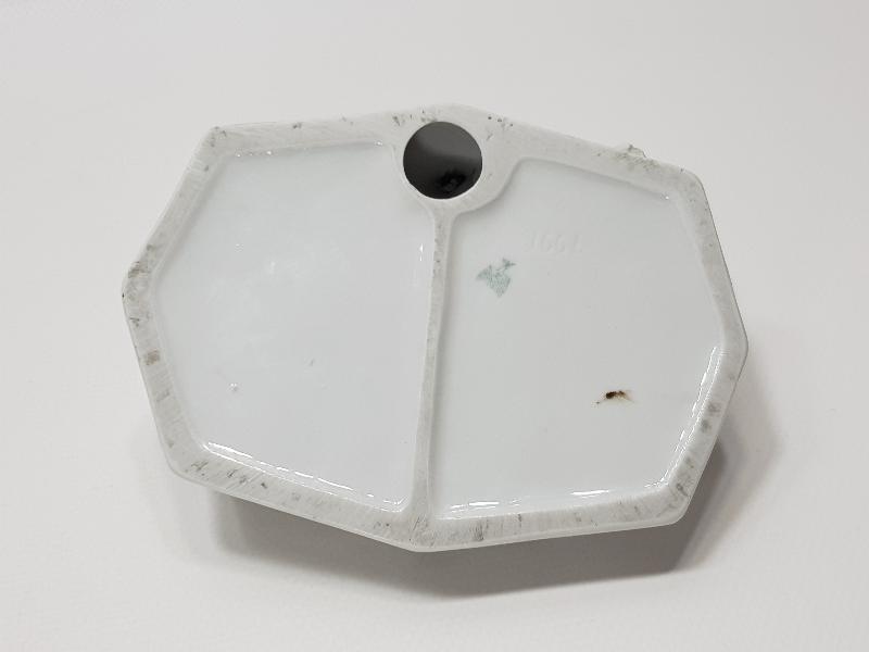 CARL SCHEİDİG KUŞ APLİKLİ PORSELEN KÜL TABLASI