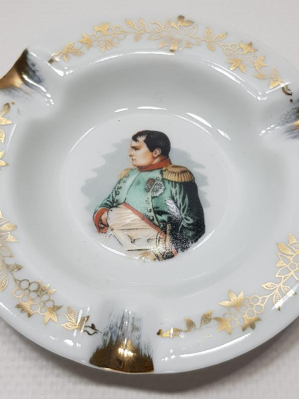 NAPOLYON RESİMLİ LIMOGES PORSELEN KÜL TABLASI