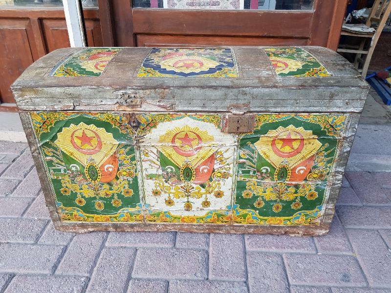 OSMANLI DEVLET ARMALARIYLA SÜSLÜ ÇEYİZ SANDIĞI