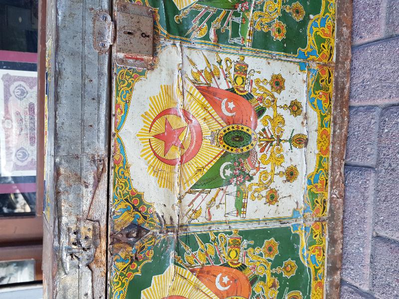 OSMANLI DEVLET ARMALARIYLA SÜSLÜ ÇEYİZ SANDIĞI