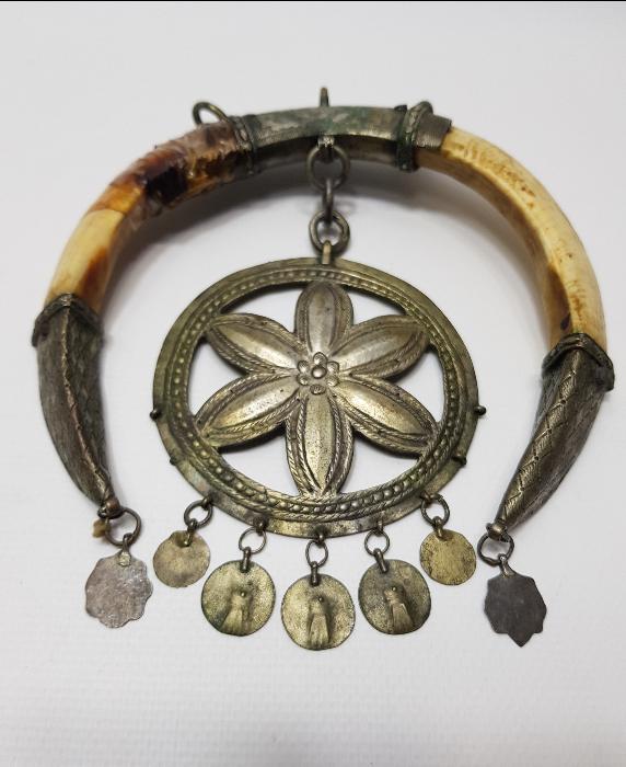 OSMANLI DÖNEMİ ŞAMAN İŞİ ÇOK NADİR AY YILDIZ FORMLU DOMUZ DİŞİ VE GÜMÜŞ AT SÜSÜ