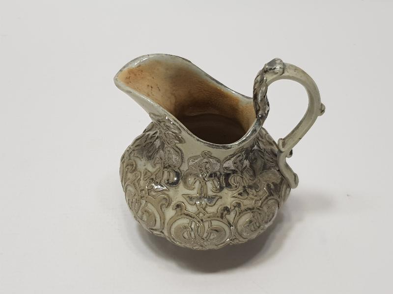 OSMANLI PAZARI İÇİN YAPILMIŞ GÜMÜŞ YALDIZLI ÇOK NADİR FORMDA SÜTLÜK