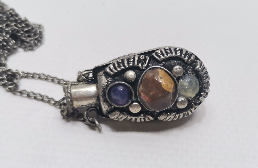 ÜZERİ AKİK TAŞLI GÜMÜŞ KAPLAMA ANTİKA KOKULUK