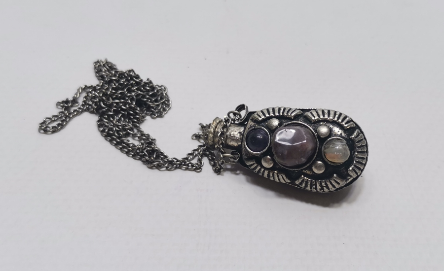 ÜZERİ AKİK TAŞLI GÜMÜŞ KAPLAMA ANTİKA KOKULUK