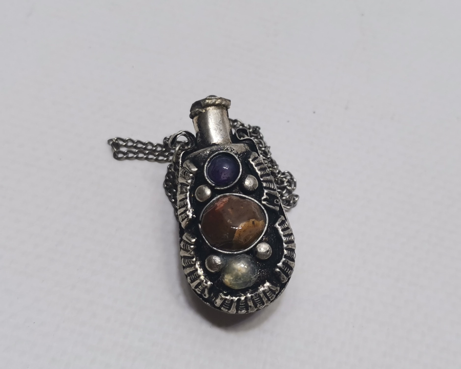 ÜZERİ AKİK TAŞLI GÜMÜŞ KAPLAMA ANTİKA KOKULUK