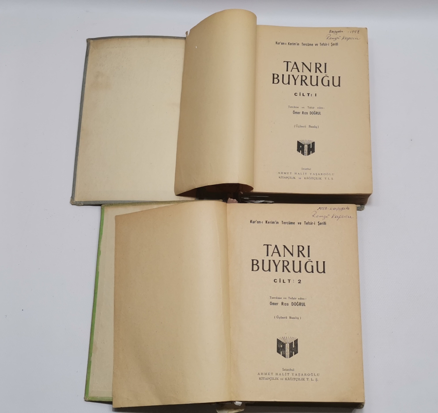 ARAPÇA'NIN YASAK OLDUĞU DÖNEMDE BASILMIŞ ''TANRI BUYRUĞU'' KUR'AN -I KERİM MEALİ