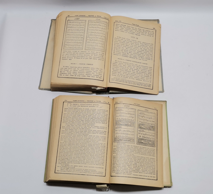 ARAPÇA'NIN YASAK OLDUĞU DÖNEMDE BASILMIŞ ''TANRI BUYRUĞU'' KUR'AN -I KERİM MEALİ