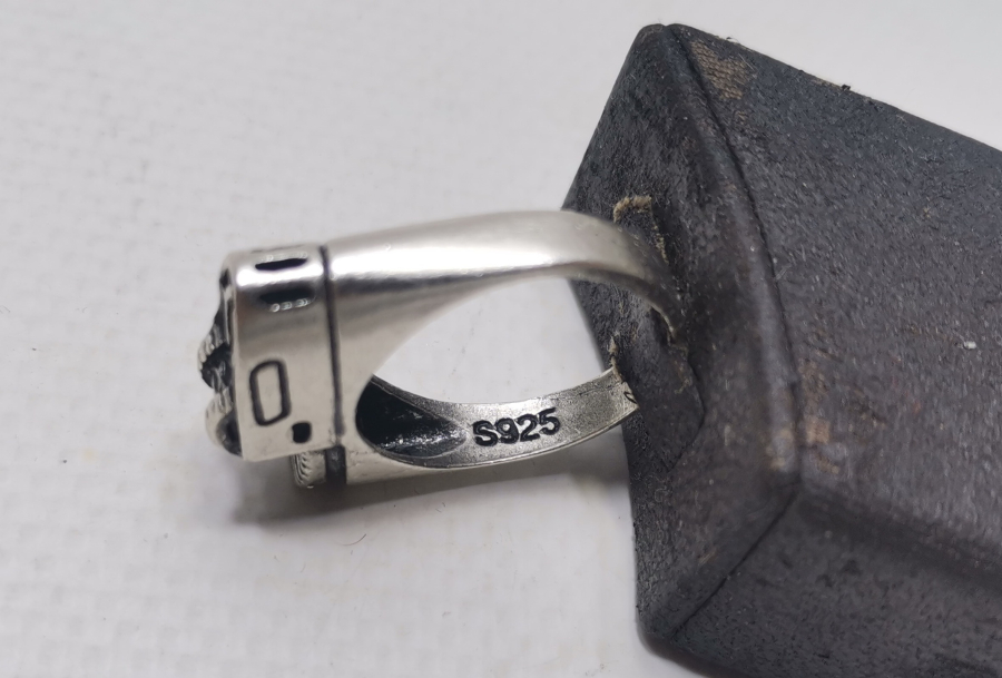 ÇAKMAK FORMUNDA YAPILMIŞ ÖZEL ÜRETİM GÜMÜŞ YÜZÜK