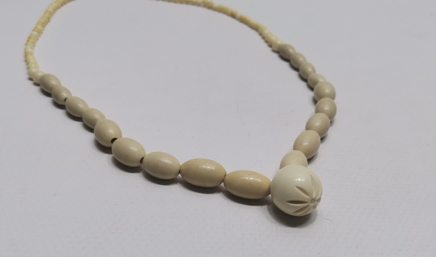 FİL DİŞİ VE BAKALİT PARÇALARLA DİZAYN EDİLMİŞ OSMANLI DÖNEMİ GERDANLIK