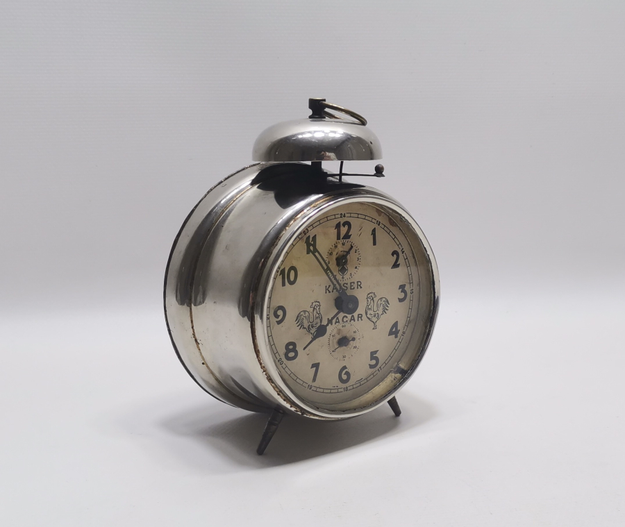 TAVUKLU SAATLERİN ATASI NACAR HOROZLU MASA SAATİ