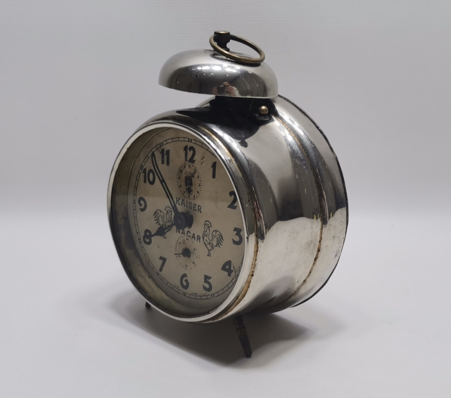 TAVUKLU SAATLERİN ATASI NACAR HOROZLU MASA SAATİ