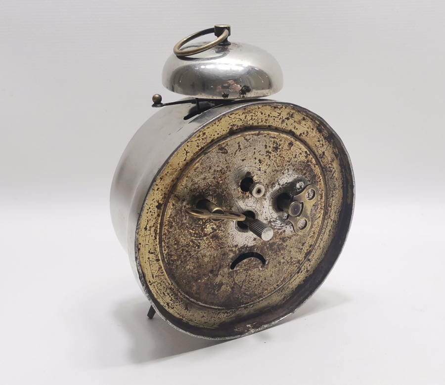 TAVUKLU SAATLERİN ATASI NACAR HOROZLU MASA SAATİ