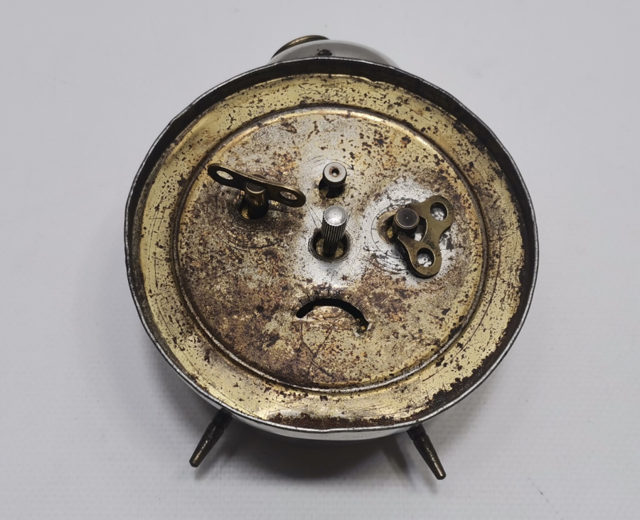 TAVUKLU SAATLERİN ATASI NACAR HOROZLU MASA SAATİ