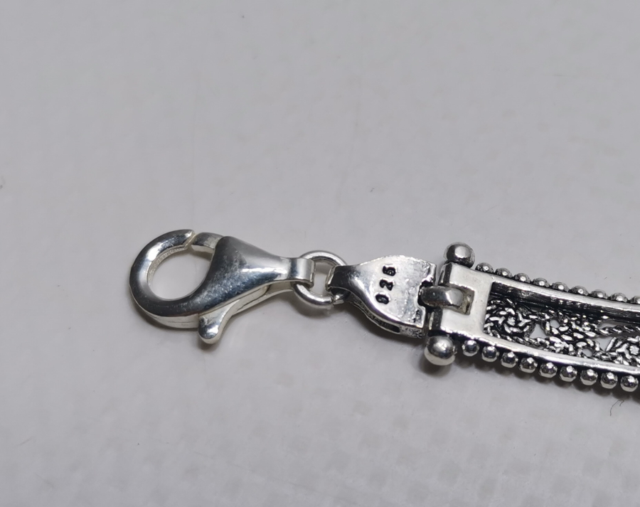 TURKUAZ TAŞLI VE TELKARİ İŞÇİLİKLİ GÜMÜŞ BİLEKLİK