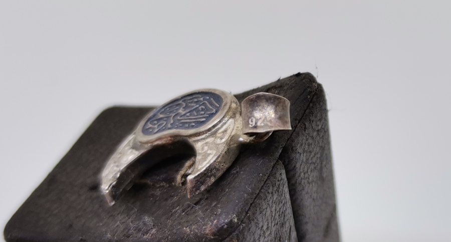 HİLAL FORMUNDA İÇİNDE DUASI İLE GÜMÜŞTEN MAMUL CEVŞEN-İ KEBİR