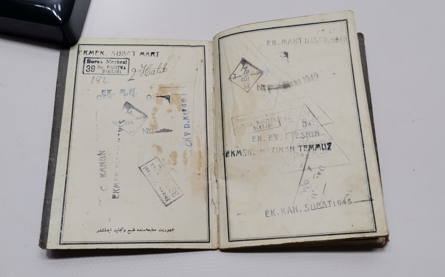 İÇİNDE BURSA EKMEK KARNE DAMGALARI DA BULUNAN ÇOK NADİR OSMANLICA YAZILI NÜFUS CÜZDANI