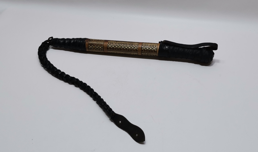 İÇİNDE GİZLİ ŞİŞ BULUNAN MARKÜTERİ İŞÇİLİKLİ ANTİKA AT KIRBACI - AT KAMÇISI