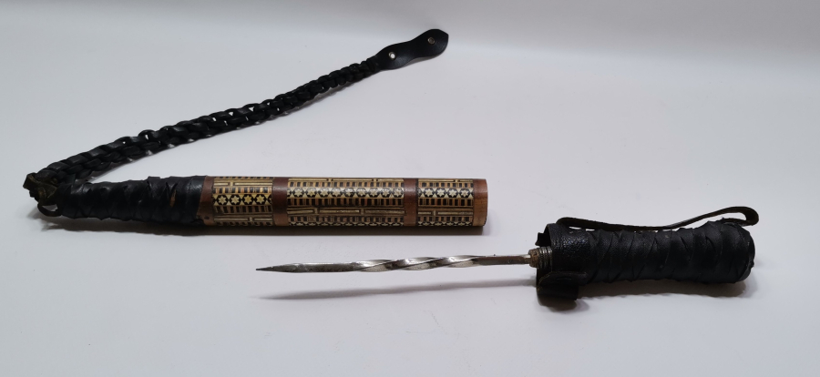 İÇİNDE GİZLİ ŞİŞ BULUNAN MARKÜTERİ İŞÇİLİKLİ ANTİKA AT KIRBACI - AT KAMÇISI