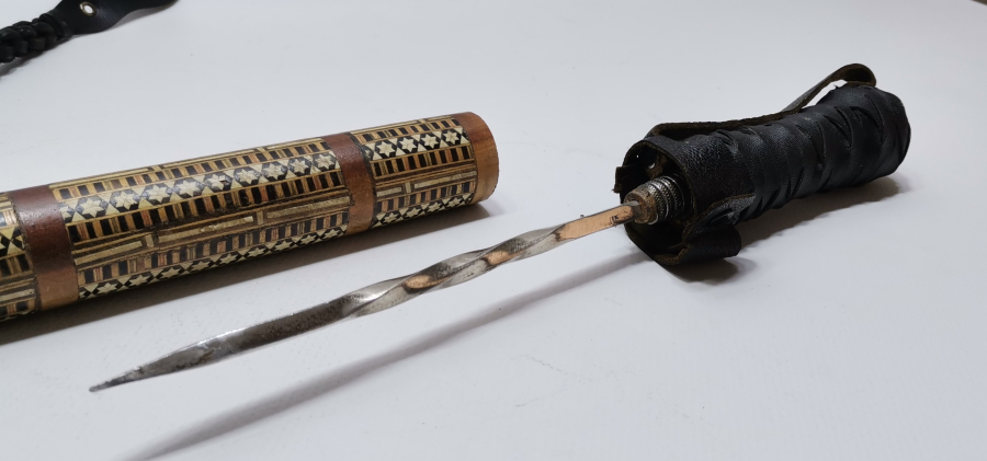 İÇİNDE GİZLİ ŞİŞ BULUNAN MARKÜTERİ İŞÇİLİKLİ ANTİKA AT KIRBACI - AT KAMÇISI