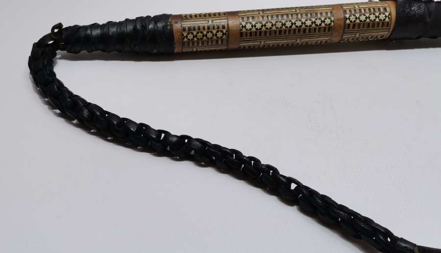 İÇİNDE GİZLİ ŞİŞ BULUNAN MARKÜTERİ İŞÇİLİKLİ ANTİKA AT KIRBACI - AT KAMÇISI