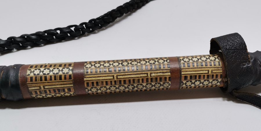 İÇİNDE GİZLİ ŞİŞ BULUNAN MARKÜTERİ İŞÇİLİKLİ ANTİKA AT KIRBACI - AT KAMÇISI