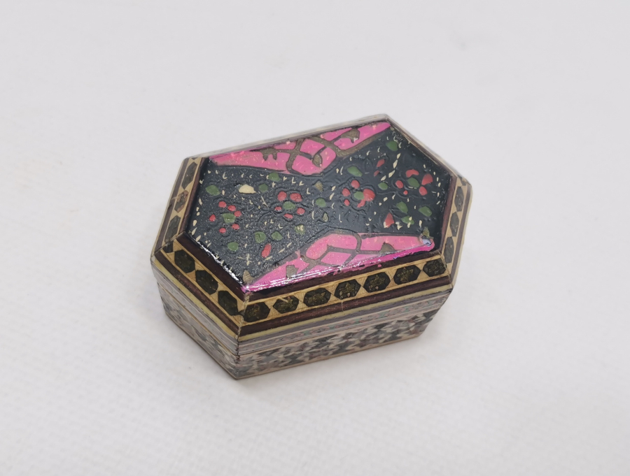 MARKÜTERİ İŞÇİLİKLİ OSMANLI DÖNEMİ KAPAKLI KUTU