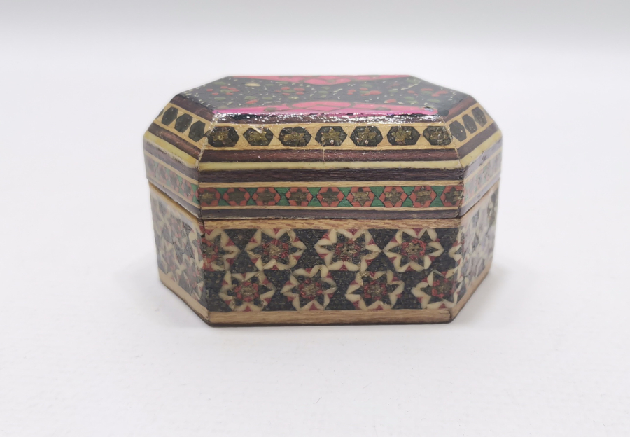 MARKÜTERİ İŞÇİLİKLİ OSMANLI DÖNEMİ KAPAKLI KUTU