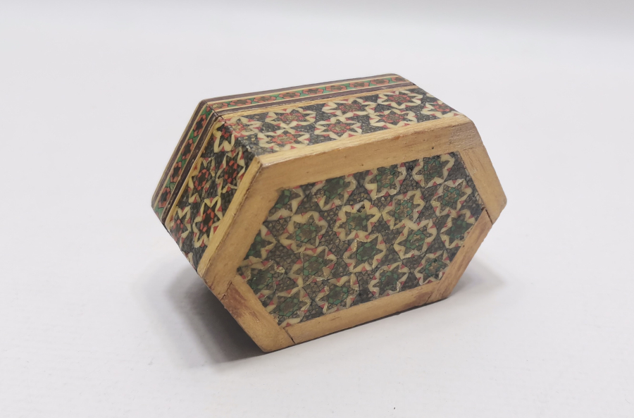 MARKÜTERİ İŞÇİLİKLİ OSMANLI DÖNEMİ KAPAKLI KUTU