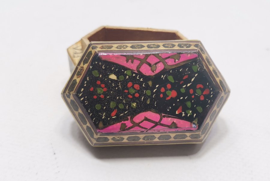 MARKÜTERİ İŞÇİLİKLİ OSMANLI DÖNEMİ KAPAKLI KUTU