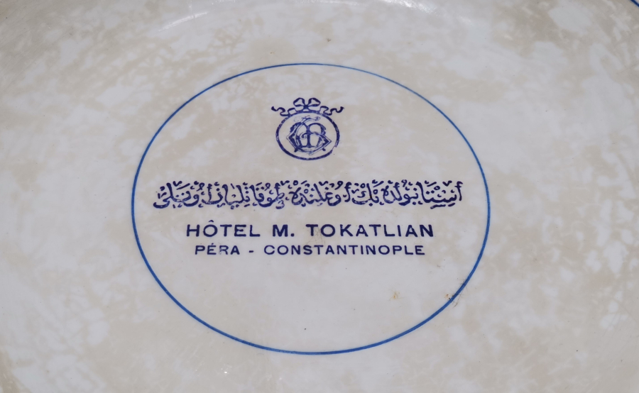 TOKATLIAN OTELİ'NE AİT İÇİ OSMANLICA YAZILI NADİR PORSELEN TABAK