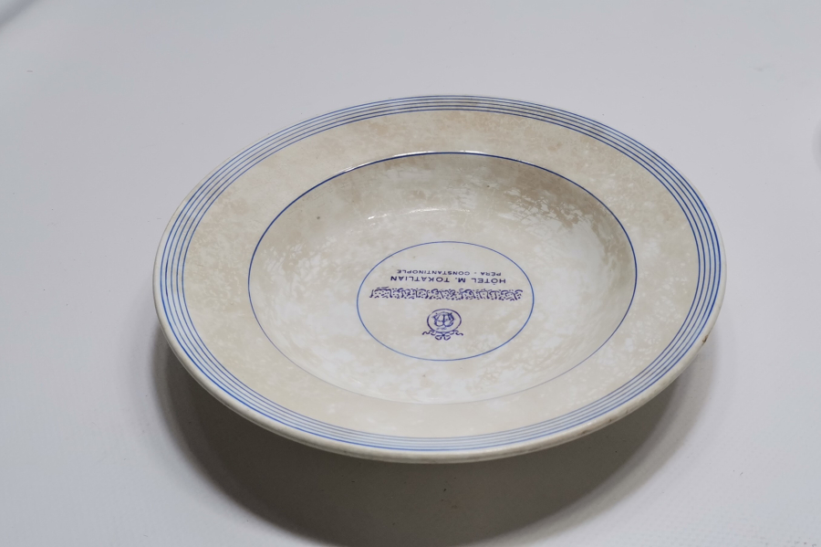 TOKATLIAN OTELİ'NE AİT İÇİ OSMANLICA YAZILI NADİR PORSELEN TABAK