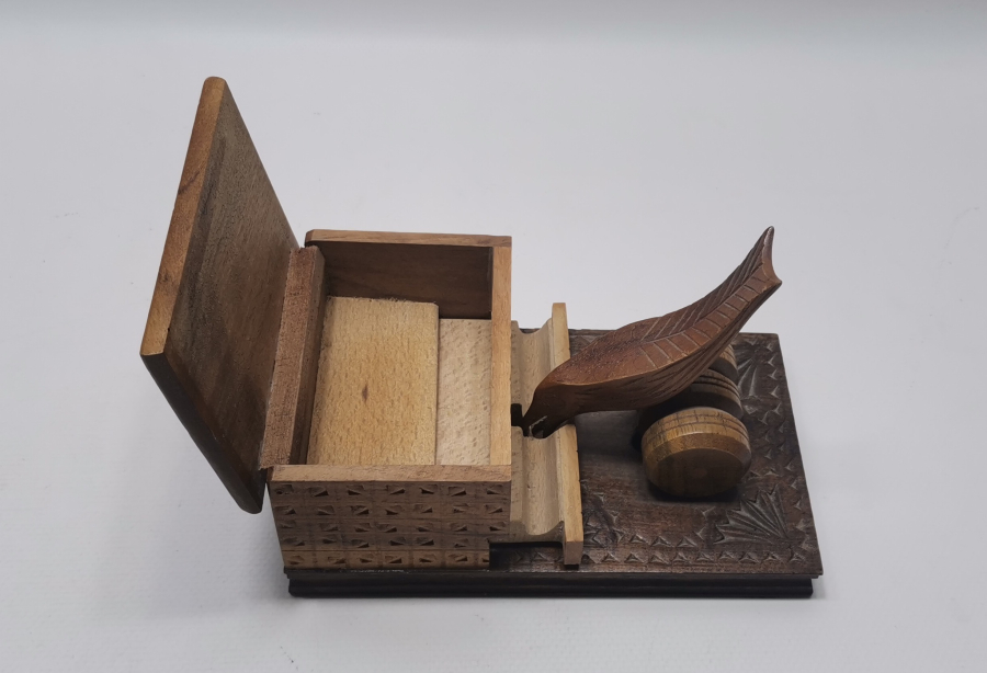 ÜZERİNDE RAB YAZILI SİNOP CEZAEVİ HATIRASI EL OYMA AHŞAP SİGARALIK