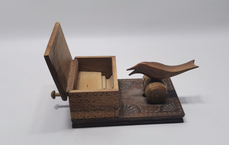 ÜZERİNDE RAB YAZILI SİNOP CEZAEVİ HATIRASI EL OYMA AHŞAP SİGARALIK