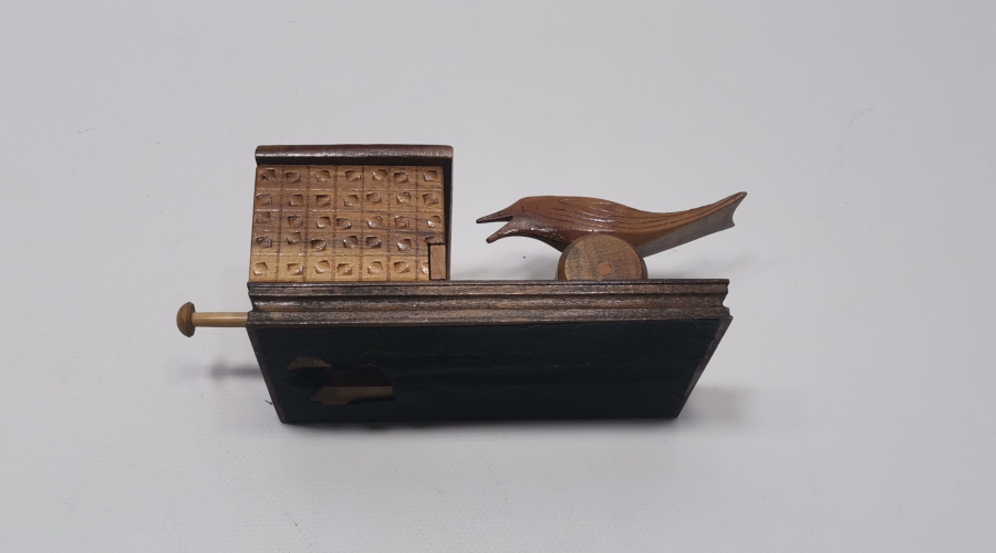 ÜZERİNDE RAB YAZILI SİNOP CEZAEVİ HATIRASI EL OYMA AHŞAP SİGARALIK