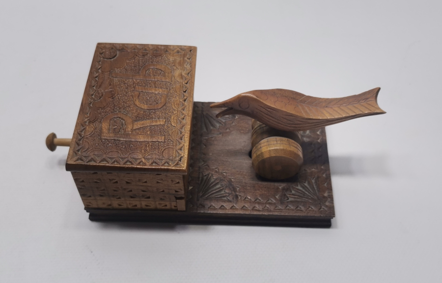 ÜZERİNDE RAB YAZILI SİNOP CEZAEVİ HATIRASI EL OYMA AHŞAP SİGARALIK