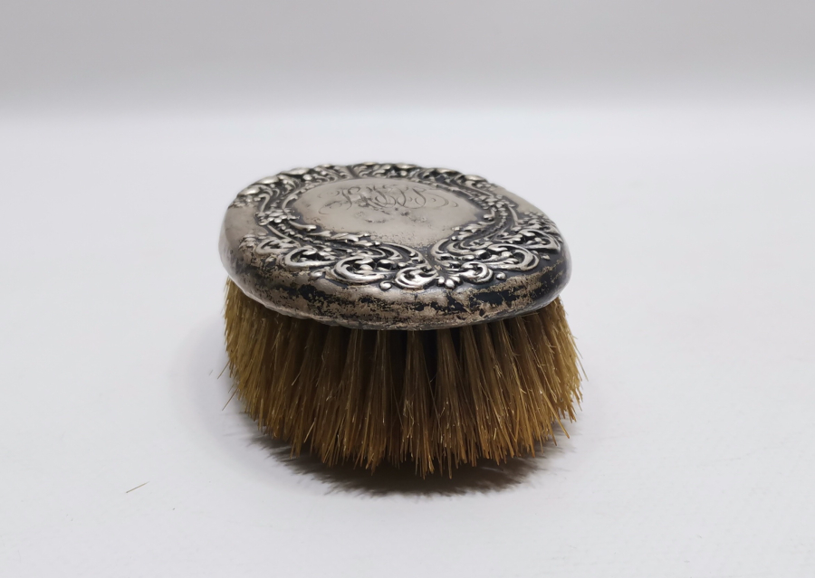 1900 BAŞLARI ANTİKA GÜMÜŞ İNGİLİZ ELBİSE FIRÇASI